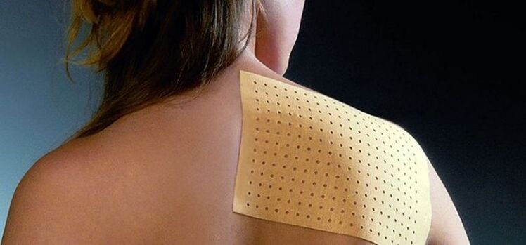 Náplast, která pomáhá zmírnit záněty a bolesti zad
